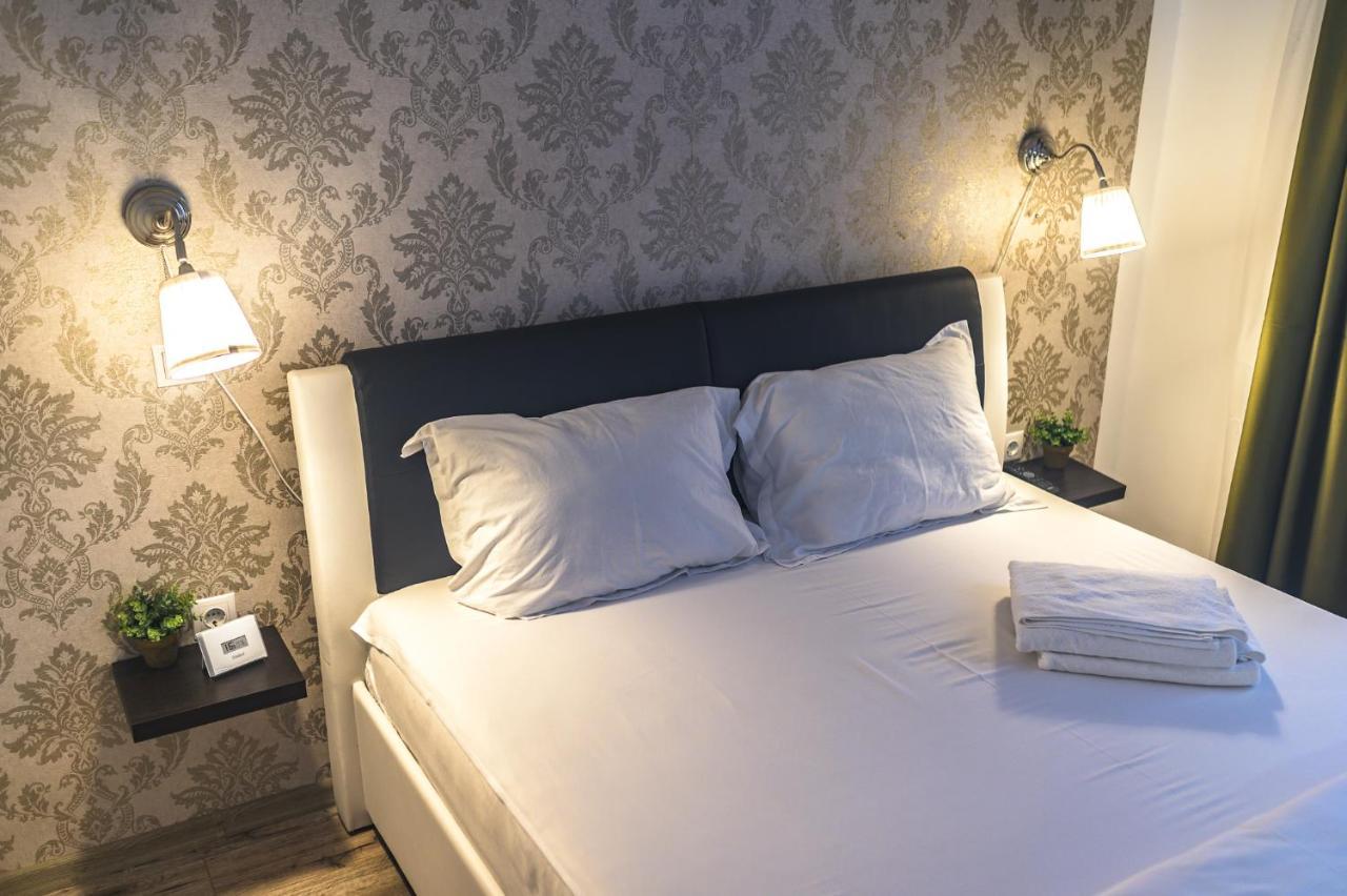 Queen Bridge Apartment