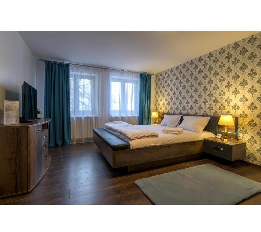 Queen Bridge Apartment