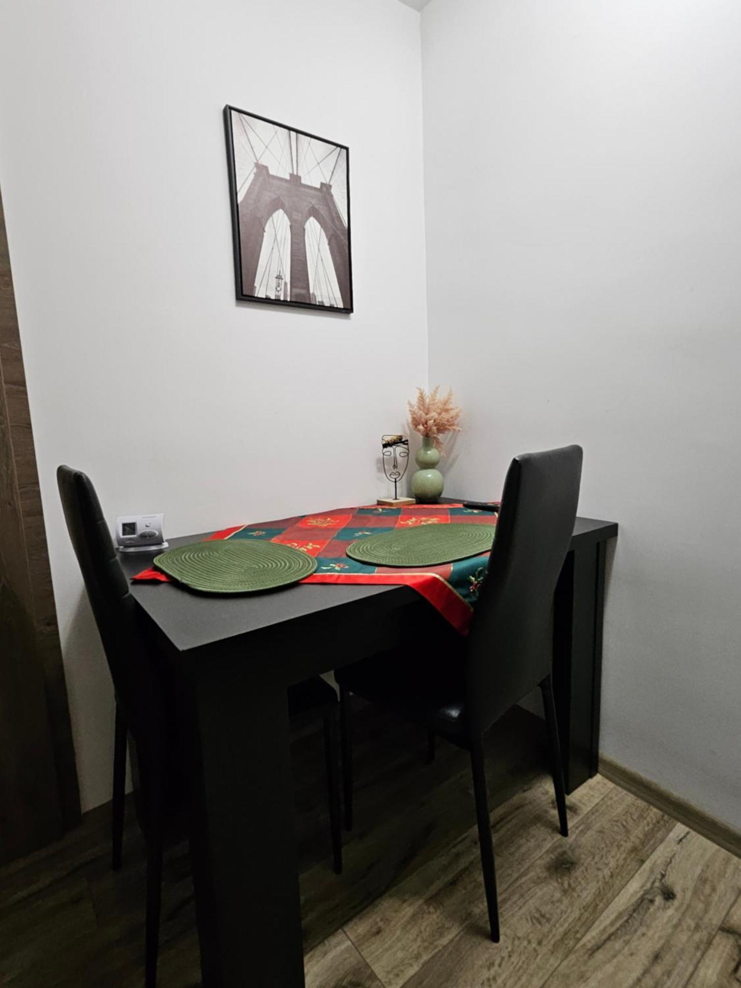 Queen Bridge Apartment *